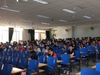 茅昌平副经理为15级本科生上形势政策课（2）