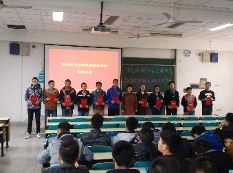  宋瑞平副书记与获奖员工代表合影留念